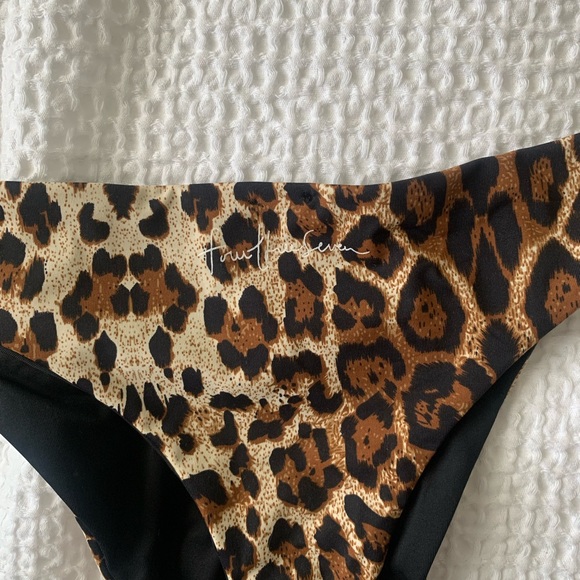 437 Kenzie bottoms in leopard - Picture 6 of 8